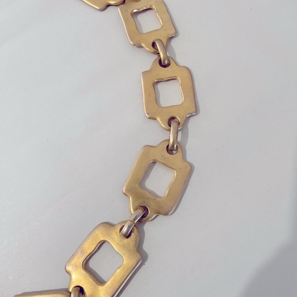 THE LIMITED BRASS CHAIN BELT LG LOGO TAG PRETTY BAR CLOSURE SOFT GOLD FEEL - Picture 4 of 7
